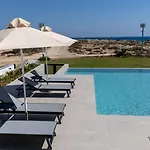 Villa Aqua Beachfront - 2 *