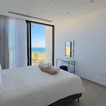 Aqua Beachfront - 2 Villa *