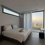Aqua Beachfront - 2 *