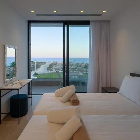 Aqua Beachfront - 2 アヤナパ