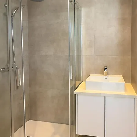 Aqua Beachfront - 2 Vilă *