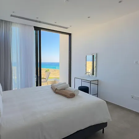 Aqua Beachfront - 2 Villa *
