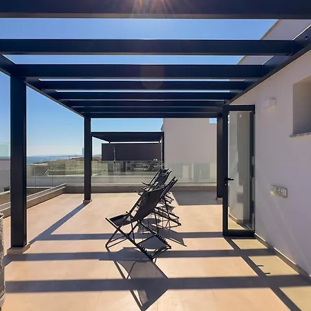 Aqua Beachfront - 2 Vilă *