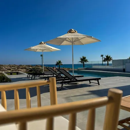 Aqua Beachfront - 2 Villa *