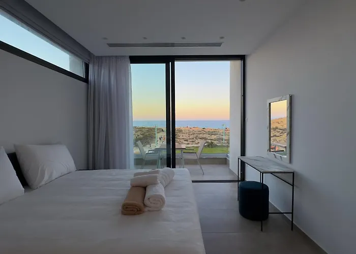 Willa Aqua Beachfront - 2