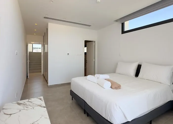 Aqua Beachfront - 2 Willa Ajia Napa