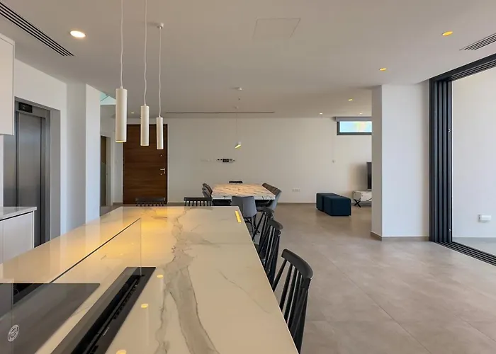 Aqua Beachfront - 2 * アヤナパ