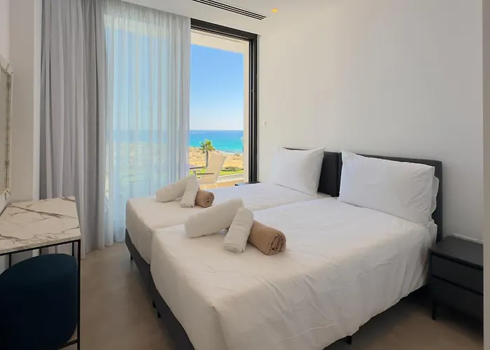 Willa Aqua Beachfront - 2