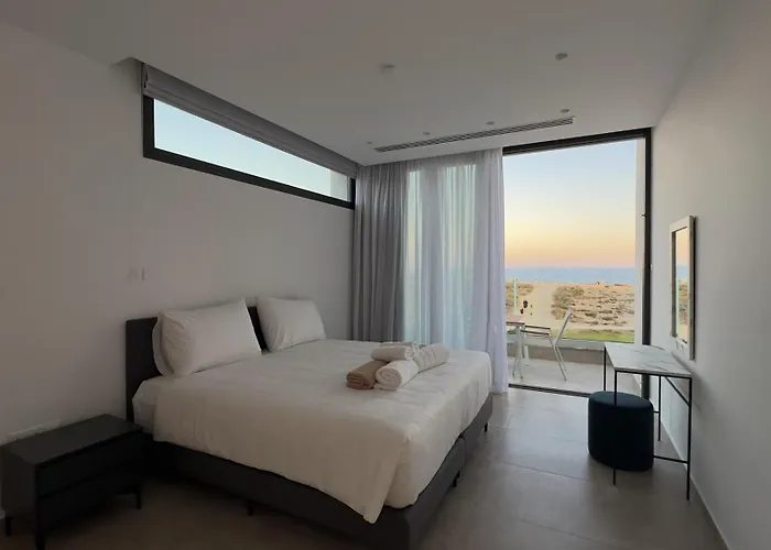 Aqua Beachfront - 2 *