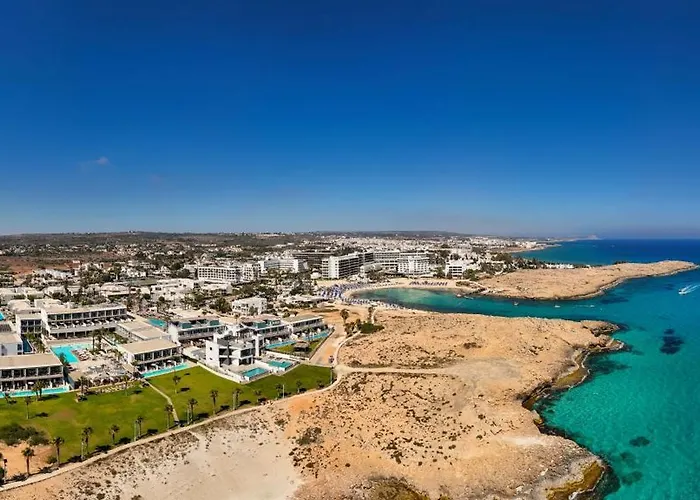 Aqua Beachfront - 2 アヤナパ