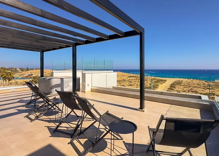 Aqua Beachfront - 2 *