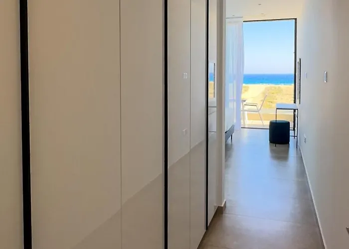 Aqua Beachfront - 2 * アヤナパ