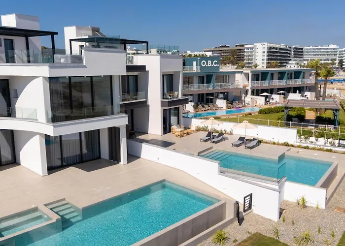 Aqua Beachfront - 2 ヴィラ アヤナパ