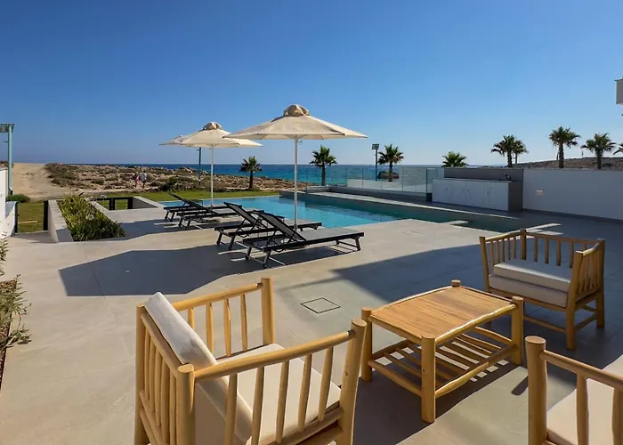 Aqua Beachfront - 2 *