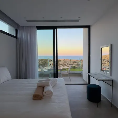 Villa Aqua Beachfront - 2