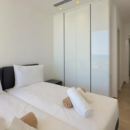 Aqua Beachfront - 2 Villa