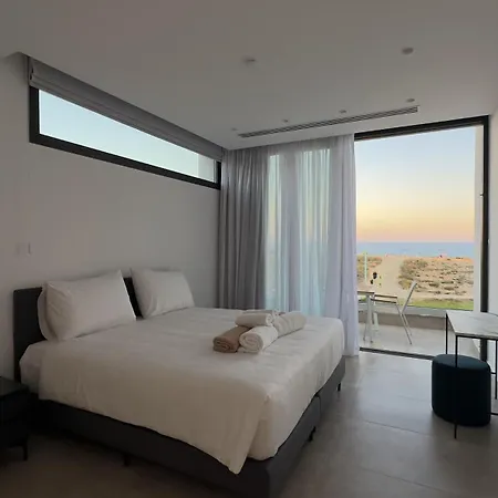 Aqua Beachfront - 2 *