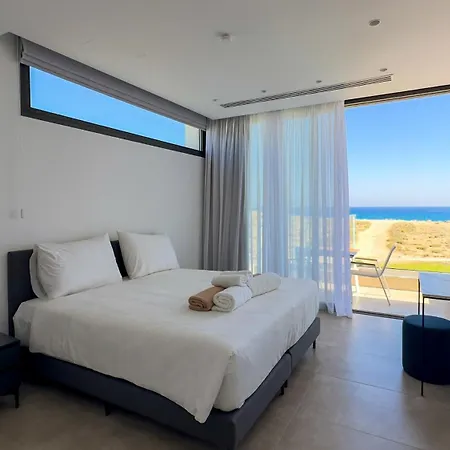 Aqua Beachfront - 2 Villa *