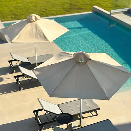 Aqua Beachfront - 2 Villa