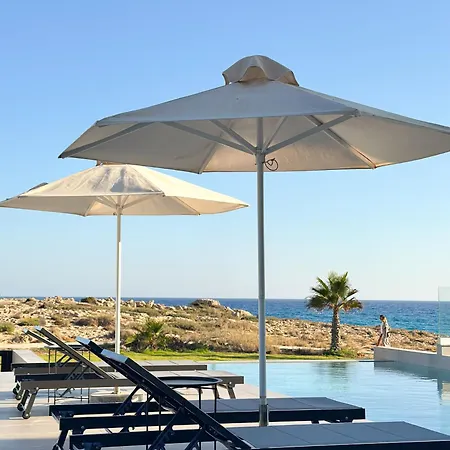 Aqua Beachfront - 2 Villa