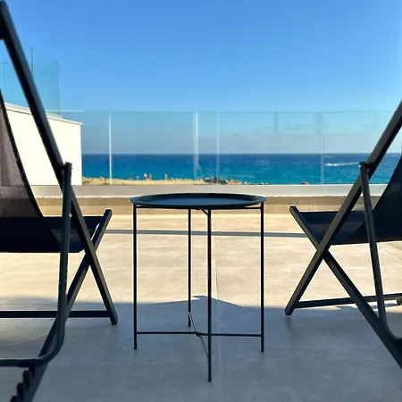 Aqua Beachfront - 2 Villa *